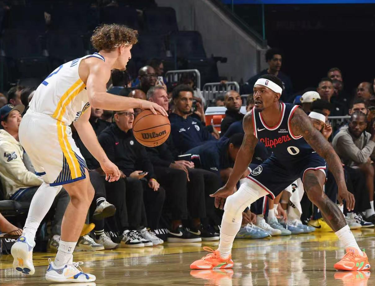 眉清目秀, 小白篮球