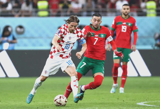 因此, 但他并非后 因此, 但他并非后